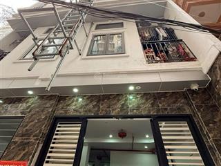 Gà đẻ trứng vào p thái thịnh  dt 106m2 x 8 tầng  lô góc  3 thoáng  dòng tiền 150tr/1 tháng.