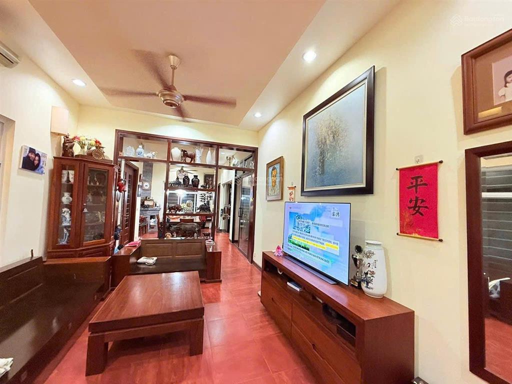 Siêu phẩm  lô góc  phân lô  lê thanh nghị  ngõ thông ô tô tránh. dt 40m2. giá 14,8 tỷ.