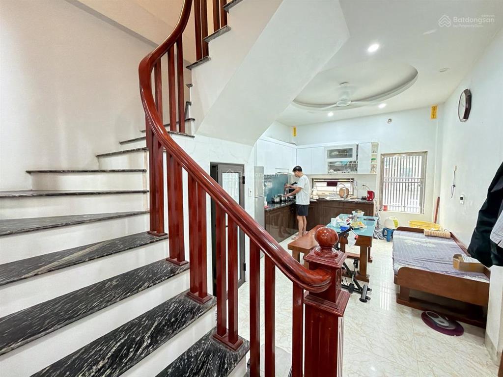 Chỉnh chủ bán nhà 65 lạc trung  ô tô đỗ cửa  dt 40m2 x 4 tầng. giá 10,3 tỷ.