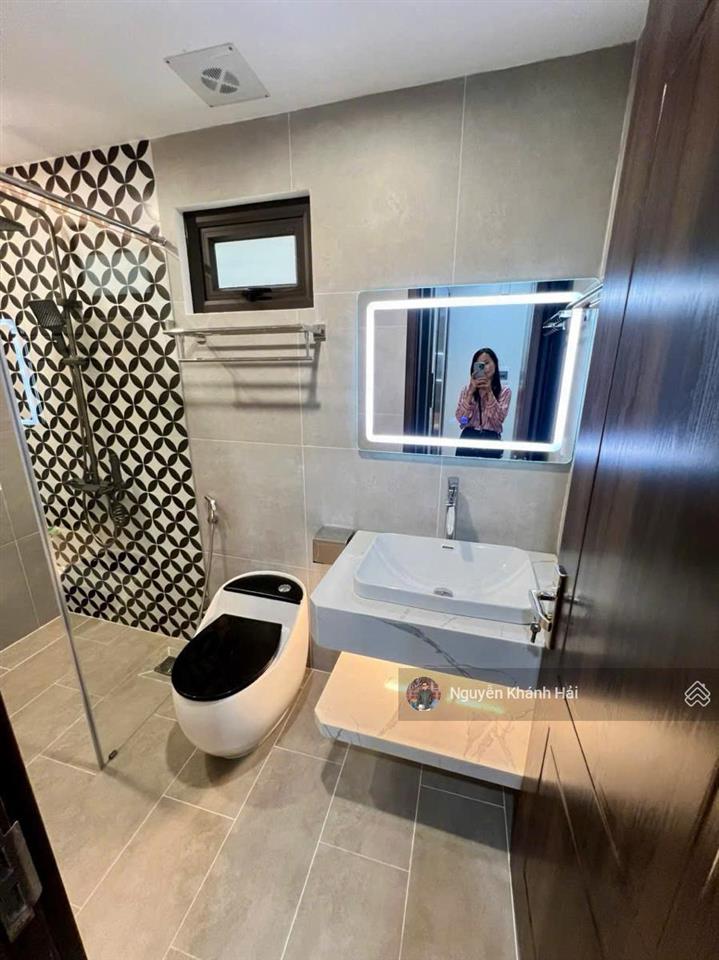 Nhà đẹp kim ngưu  ngõ thông  ô tô đỗ cửa  lô góc  thang máy. dt 55m2. giá 15 tỷ.