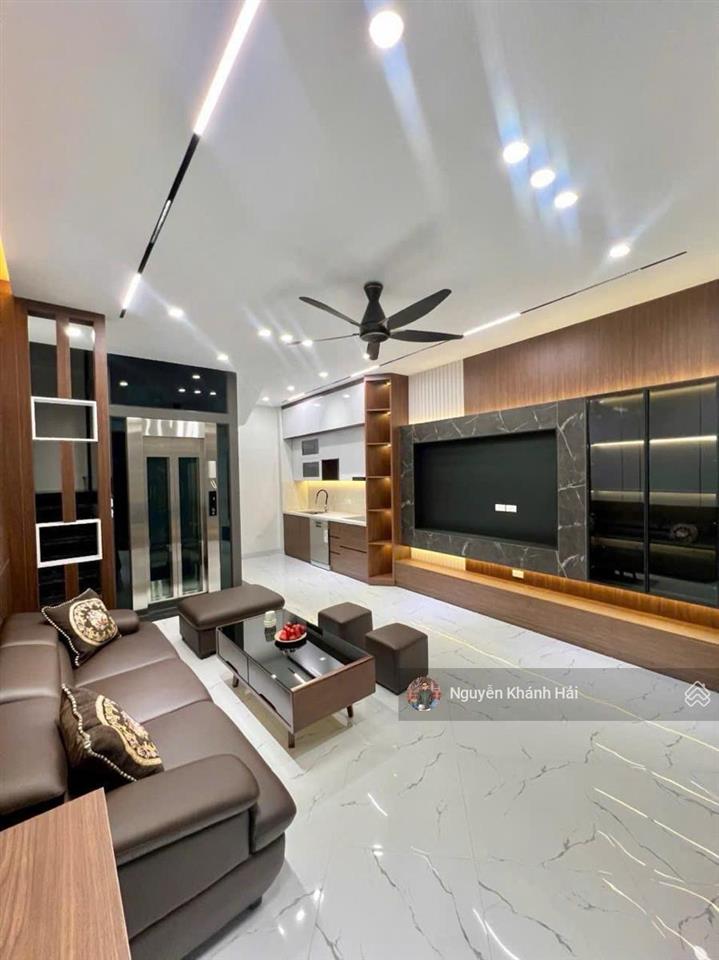 Nhà đẹp kim ngưu  ngõ thông  ô tô đỗ cửa  lô góc  thang máy. dt 55m2. giá 15 tỷ.