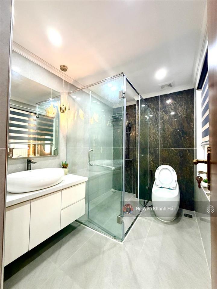 Bán gấp nhà mới lò đúc  dt 50m2 x 5 tầng  thang máy  đón đầu hàng xóm kdt ven sông