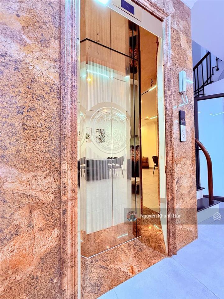 Bán nhà mình khai tương lai hàng xóm khu đô thị ven sông  thang máy. dt 50m2. giá 12,9 tỷ.