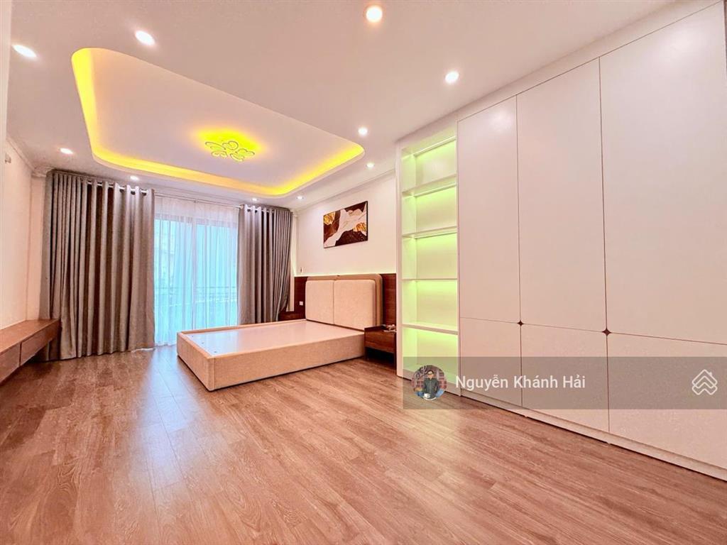 Bán nhà mình khai tương lai hàng xóm khu đô thị ven sông  thang máy. dt 50m2. giá 12,9 tỷ.