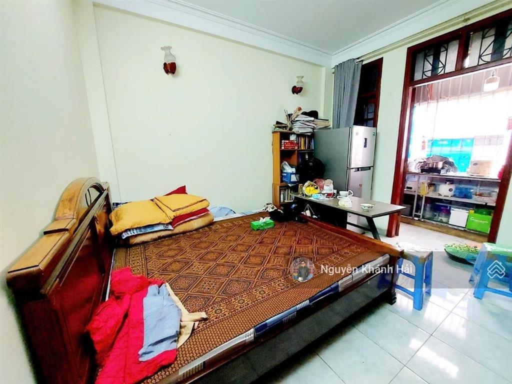 Bán gấp nhà đường láng tương lai mặt phố  ô tô đỗ cửa  kinh doanh. dt 47m2. giá 12,5 tỷ.