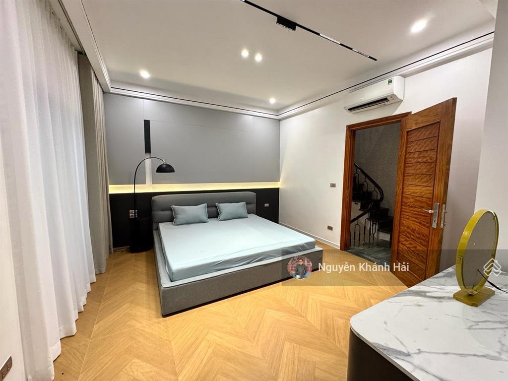 Bán gấp nhà p lò đúc  ngõ thông  kinh doanh. dt 55m2 x 6 tầng  thang máy. giá 15 tỷ.