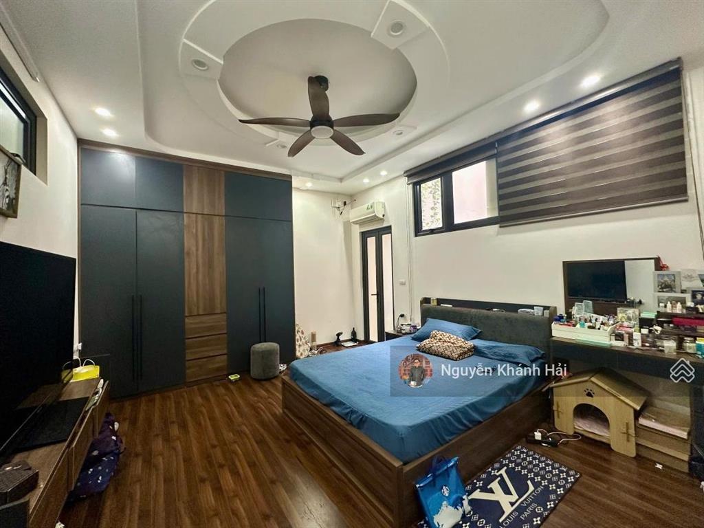 Bán gấp nhà võ thị sáu ngõ thông  ô tô đỗ cửa  kinh doanh. dt 40m2 x 5 tầng. 9,5 tỷ.