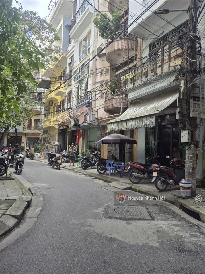 Phân lô  lô góc  võ thị sáu  vỉa hè  ngõ thông ô tô tránh  kinh doanh. dt 46m2. giá 13 tỷ.