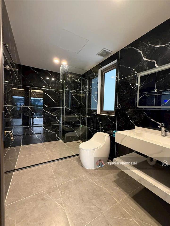 Siêu phẩm nhà mới trần đại nghĩa  ngõ thông ô tô  kinh doanh  thang máy. dt 42m2. giá 12,4 tỷ.