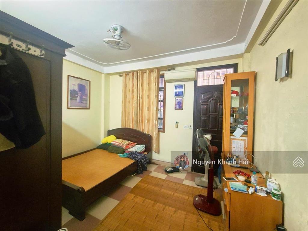 Lô góc  phân lô p lò đúc  cảm hội  vỉa hè  ngõ thông ô tô tránh. 50m2. giá 14 tỷ.