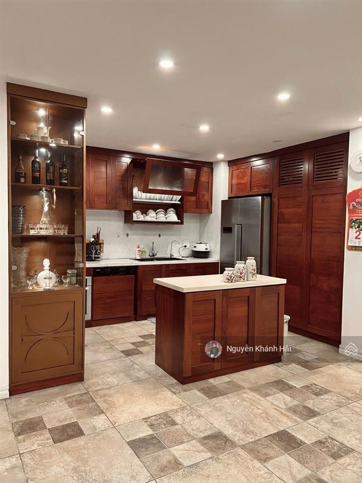 Bán nhà mới full nội thất chùa láng. 6 tầng  thang máy  dt 45m2  mt 5,5m. giá 15 tỷ.