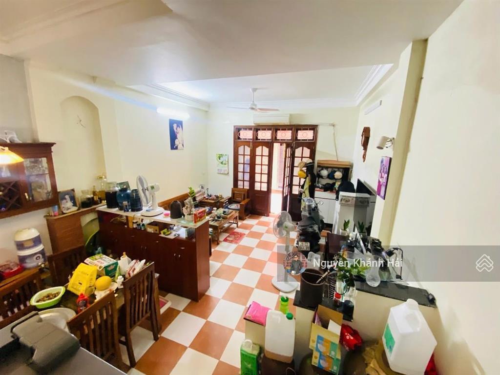 Bán nhà p chùa bộc  ngõ thông  kinh doanh. dt 40m2 x 6 tầng  ô chờ thang máy. giá 9,9 tỷ.