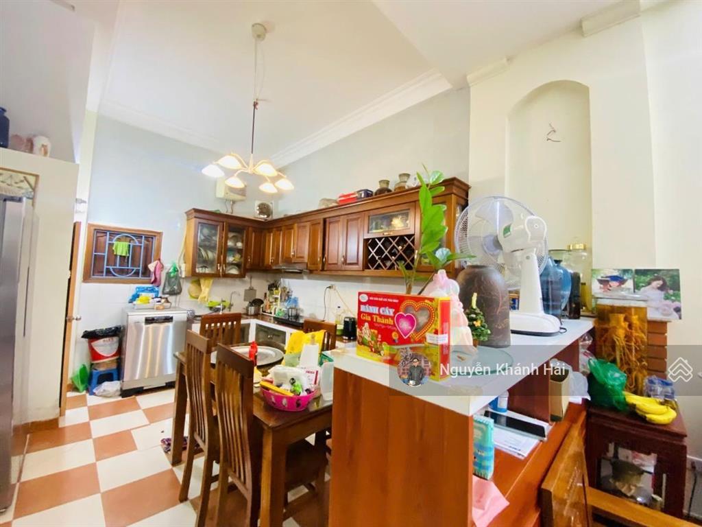 Bán nhà p chùa bộc  ngõ thông  kinh doanh. dt 40m2 x 6 tầng  ô chờ thang máy. giá 9,9 tỷ.