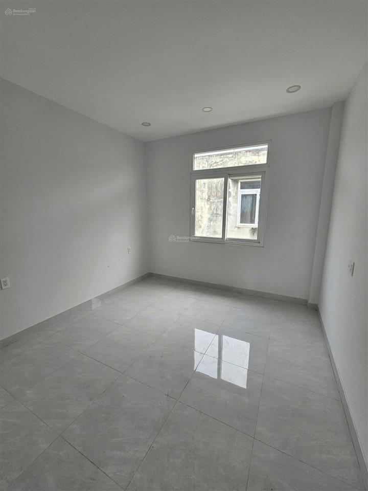 Nhà giá ngộp chỉ 2,3 tỷ bao phí đang cho thuê  view công viên  giáp vin hóc môn, vành đai 3