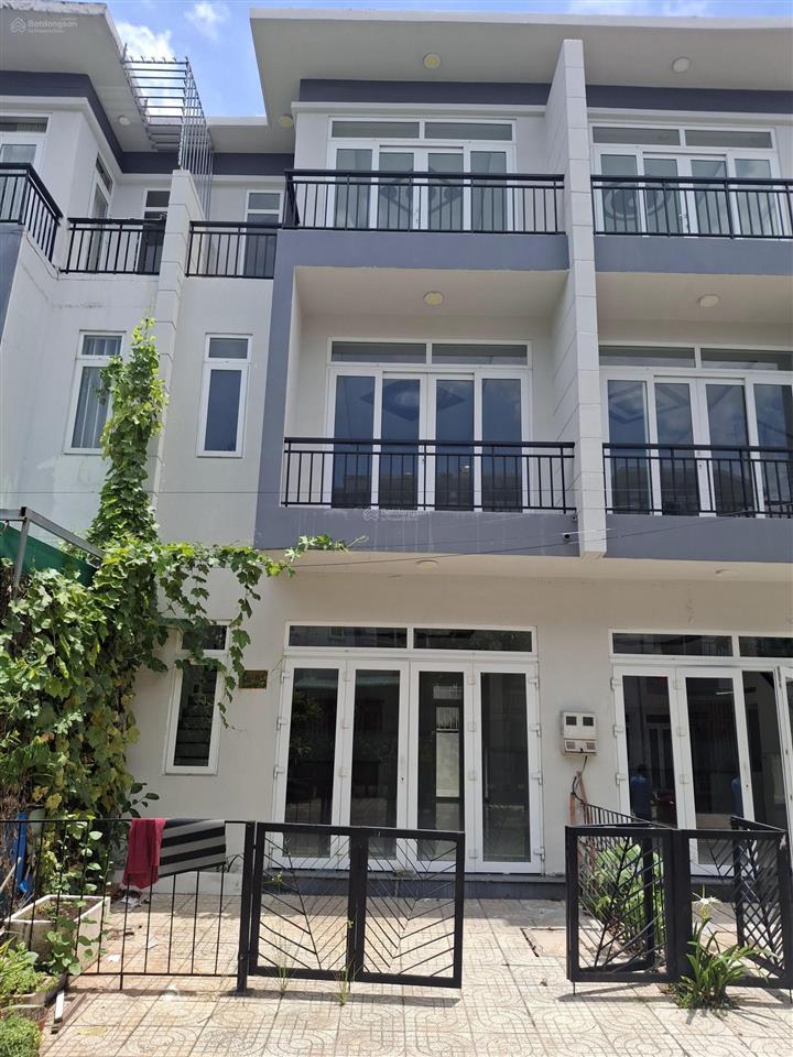 Nhà giá ngộp chỉ 2,3 tỷ bao phí đang cho thuê  view công viên  giáp vin hóc môn, vành đai 3