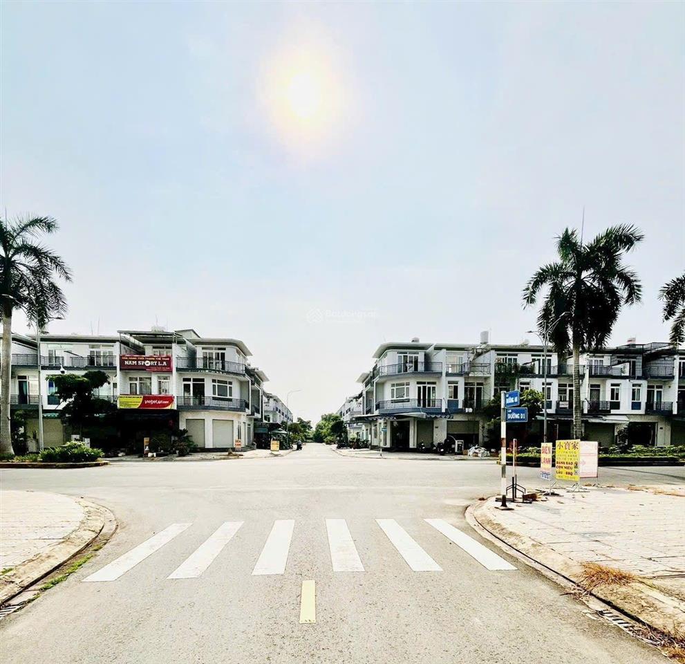 Nhà giá ngộp chỉ 2,3 tỷ bao phí đang cho thuê  view công viên  giáp vin hóc môn, vành đai 3