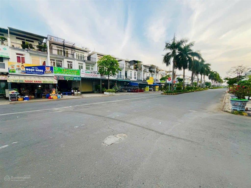 Nhà giá ngộp chỉ 2,3 tỷ bao phí đang cho thuê  view công viên  giáp vin hóc môn, vành đai 3