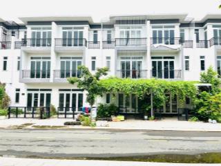 Bán gấp nhà phố gần vin hóc môn shr 85m2  tiện ích quanh nhà, công chứng nhanh  cần bán gấp