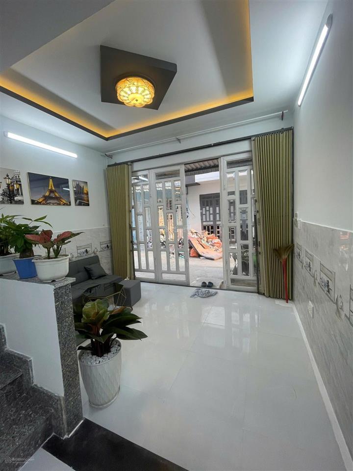 Ngộp bank bán nhà mặt tiền đường ôtô, dân cư đông, đối diện 3 tháp chung cư ori phương mai, gò hưu