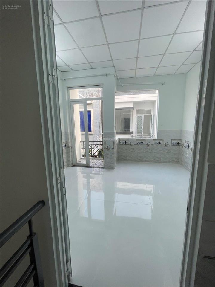 Ngộp bank bán nhà mặt tiền đường ôtô, dân cư đông, đối diện 3 tháp chung cư ori phương mai, gò hưu