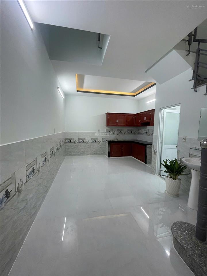 Ngộp bank bán nhà mặt tiền đường ôtô, dân cư đông, đối diện 3 tháp chung cư ori phương mai, gò hưu