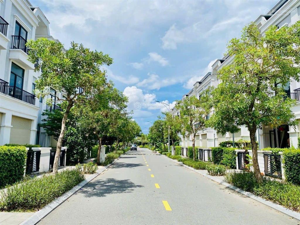 Cho thuê nhà solar city bến lức. nhà mới, nội thất đầy đủ. gần công viên, sông mát mẻ, bảo vệ 24/24