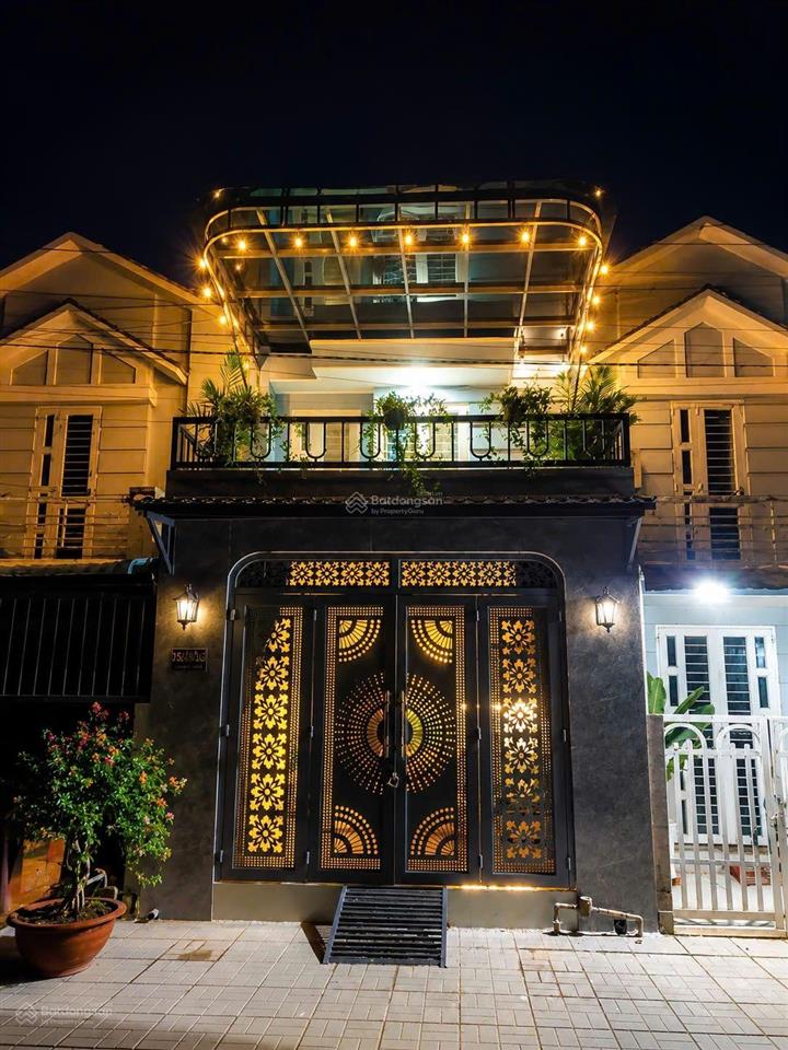 Chủ ngộp bán nhà 1 trệt 1 lầu, đầy đủ nội thất  khu dân cư đông, thuận tiện để ở hoặc cho thuê