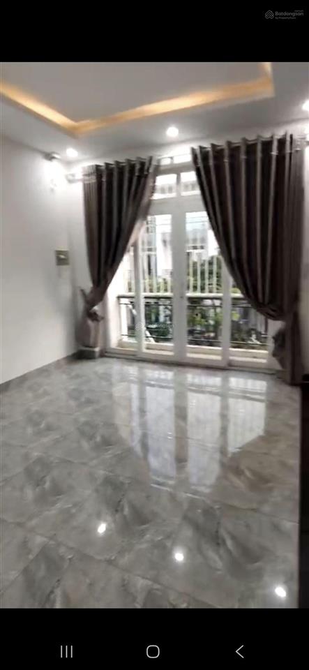 Cắt lỗ nhà shr 1 trệt 2 lầu 85m2  an ninh 24/24, đầy đủ tiện ích  cách vin hóc môn 1,5km