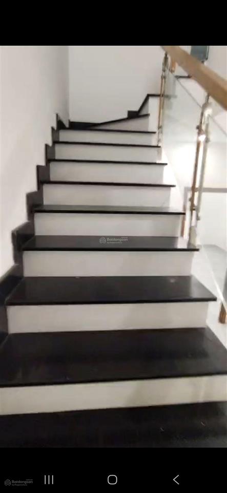 Cắt lỗ nhà shr 1 trệt 2 lầu 85m2  an ninh 24/24, đầy đủ tiện ích  cách vin hóc môn 1,5km