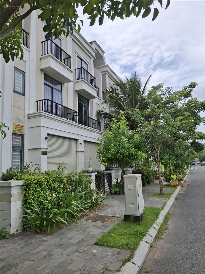 Cắt lỗ nhà phố 75m2, mặt tiền đường thuận tiện để ở, cho thuê, an ninh 24/24  cách vin hóc môn 3km