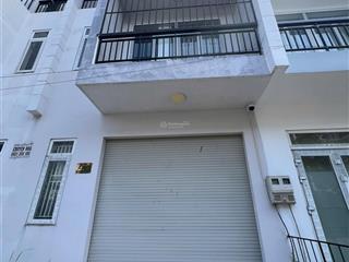Cắt lỗ 300 triệu nhà phố hoàn thiện đẹp  1 trệt 2 lầu ở hoặc cho thuê  cách vin hóc môn 2km