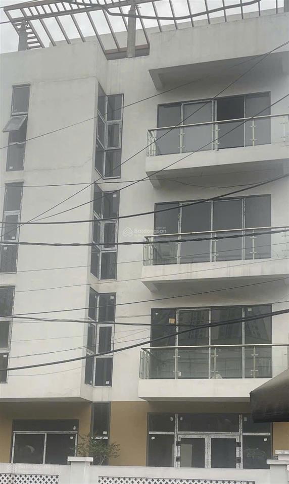 Bán tòa nhà mặt phố phạm văn đồng 160m2 x 5 tầng  3 mặt thoáng  vỉa hè khủng  giá 63 tỷ