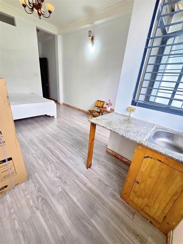 Cho thuê căn hộ studio ban công thoáng q5 gần đh kinh tế ueh, đh khtn, đh sư phạm, đh sài gòn