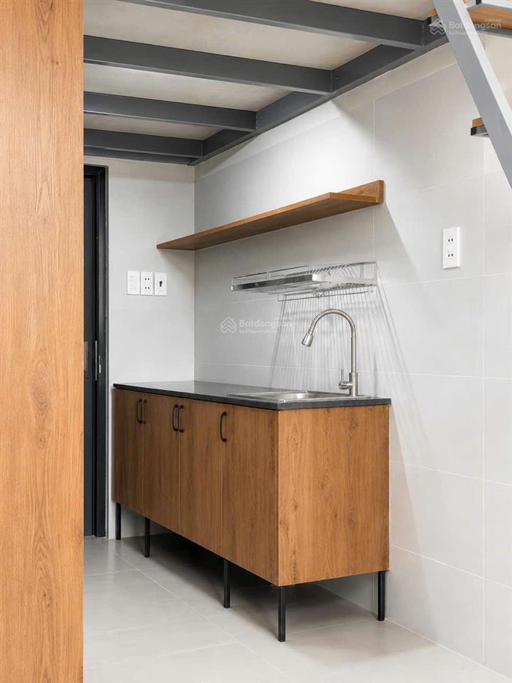 Chdv mới xây cách ngả tư thủ đức 5 phút đi xe ngay lê văn việt, tất cả phòng đều có cửa sổ trời