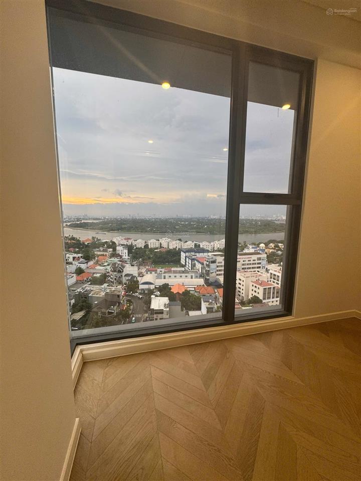 Bán 3 phòng ngủ 93m2 lumiere riverside, view sông, tầng cao, giá tốt 16.2 tỷ all in, sẵn sổ