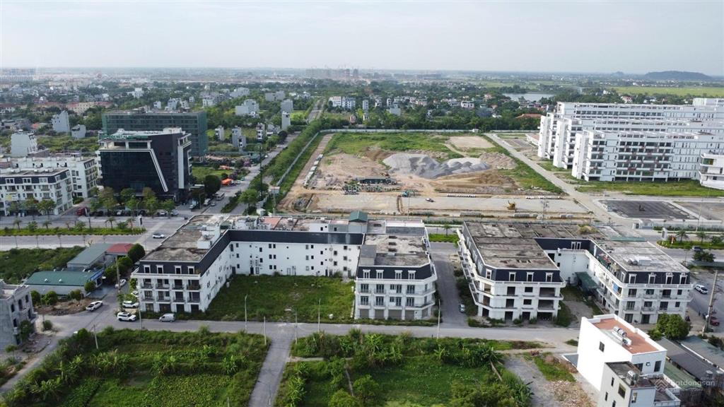 Bán lô đất 225m2 mặt tiền 9,5m đối diện bv việt đức cs2