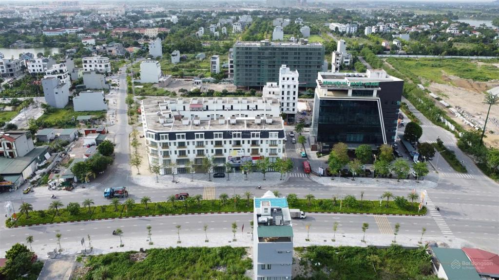 Bán lô đất 225m2 mặt tiền 9,5m đối diện bv việt đức cs2