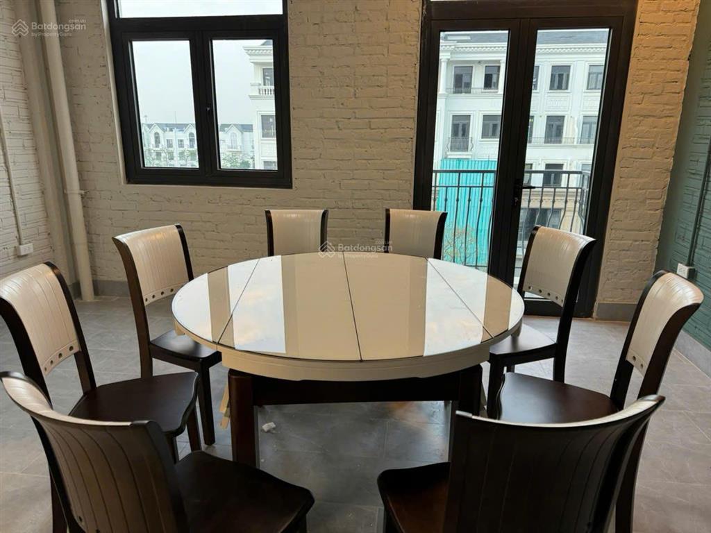 Cho thuê căn tmdv hoàn thiện 5 tầng.  em 0398 920 ***