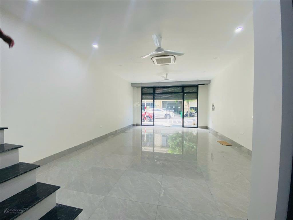 Cần cho thuê tmdv hoàn thiện 5 tầng có thang máy,  em 0398 920 ***