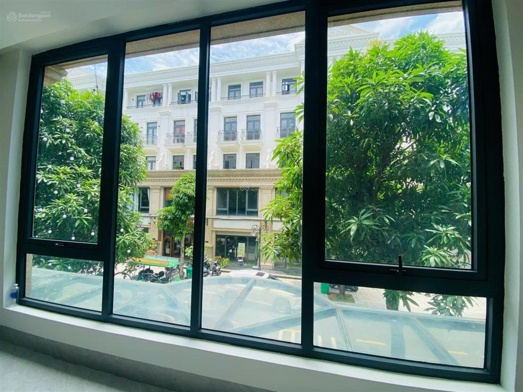 Cần cho thuê tmdv hoàn thiện 5 tầng có thang máy,  em 0398 920 ***