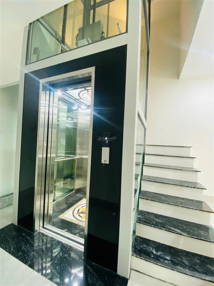Cần cho thuê tmdv hoàn thiện 5 tầng có thang máy,  em 0398 920 ***