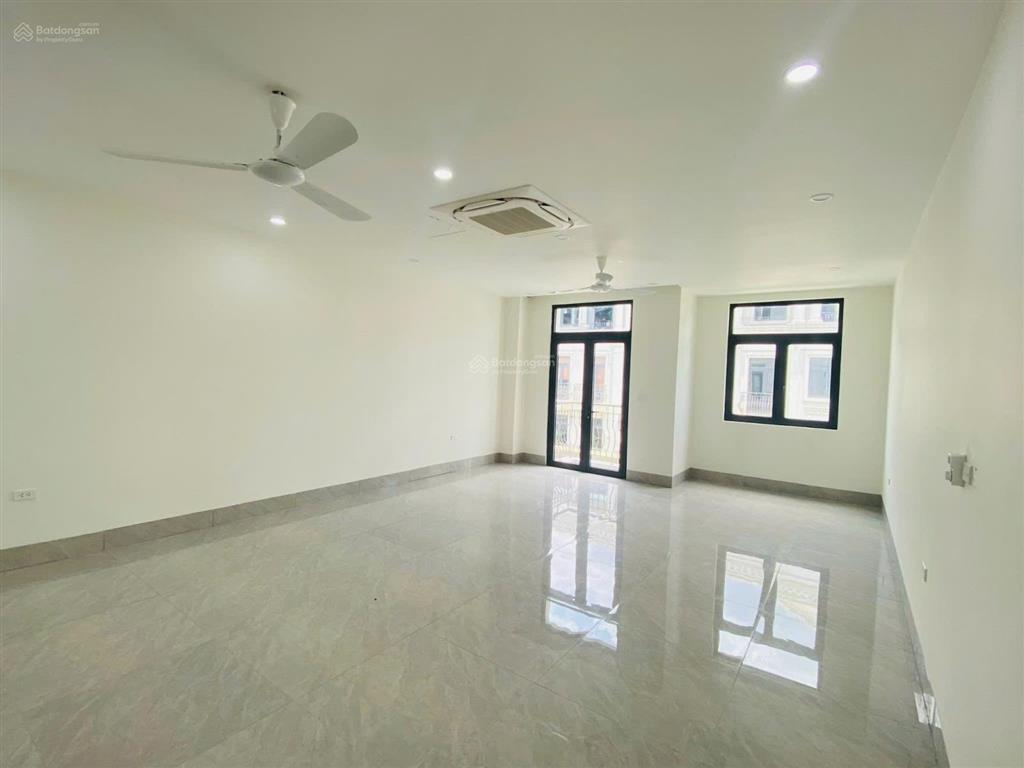 Cần cho thuê tmdv hoàn thiện 5 tầng có thang máy,  em 0398 920 ***