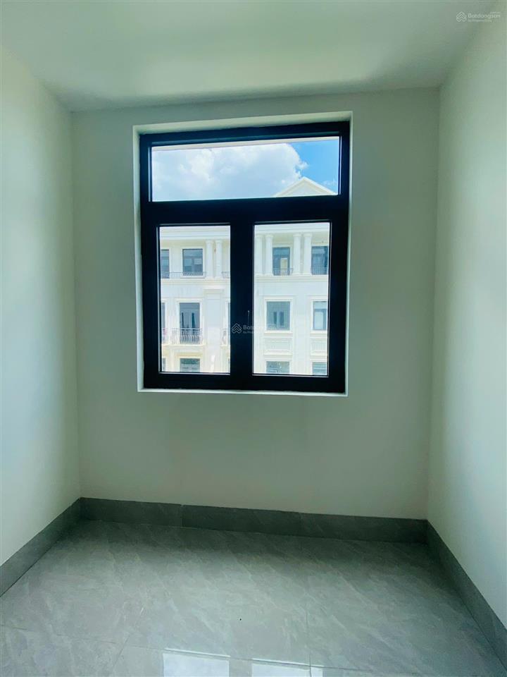 Cần cho thuê tmdv hoàn thiện 5 tầng có thang máy,  em 0398 920 ***