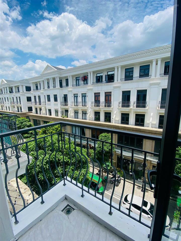 Cần cho thuê tmdv hoàn thiện 5 tầng có thang máy,  em 0398 920 ***