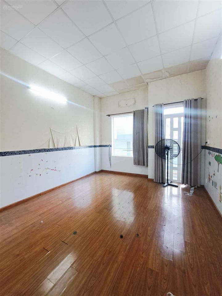 Chỉ 8,9 tỷ bán nhà đúc 4 lầu hẻm âu cơ, tân phú