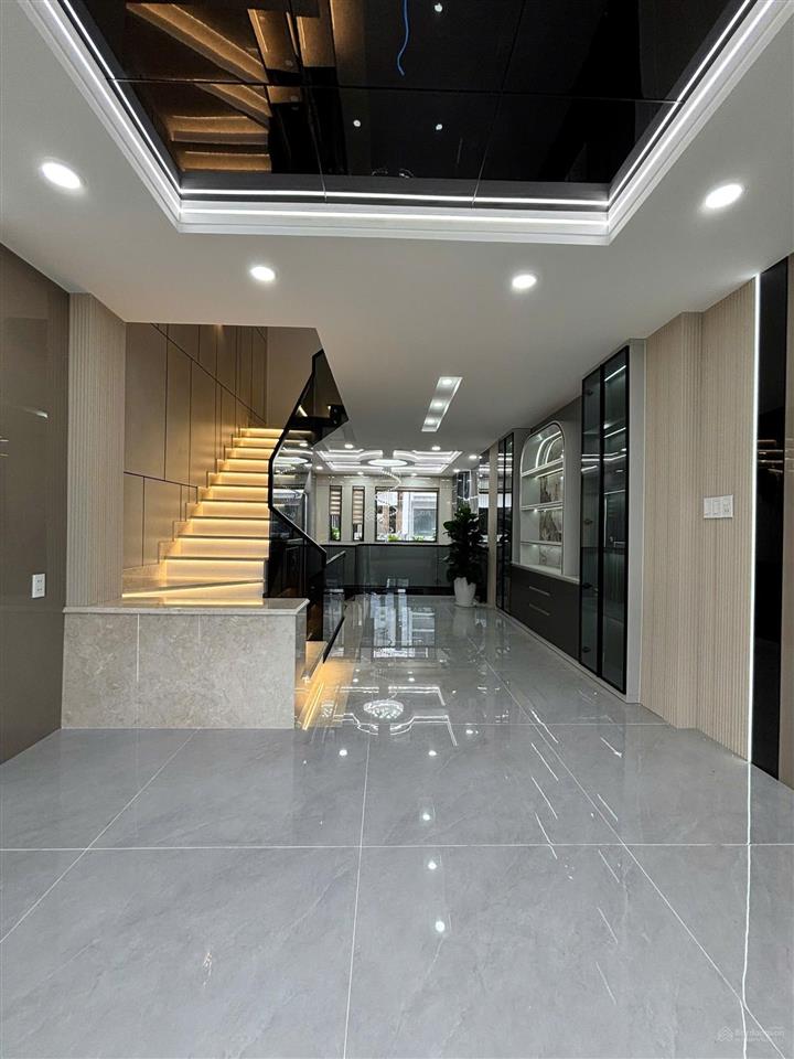 Bán gấp căn nhà 3 tầng hoà bình  thoại ngọc hầu. đường 8m thông tứ tung chỉ 7.3 tỷ