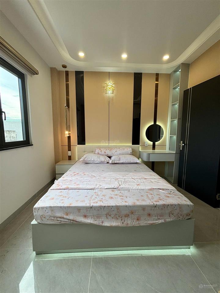 Bán gấp căn nhà 3 tầng hoà bình  thoại ngọc hầu. đường 8m thông tứ tung chỉ 7.3 tỷ
