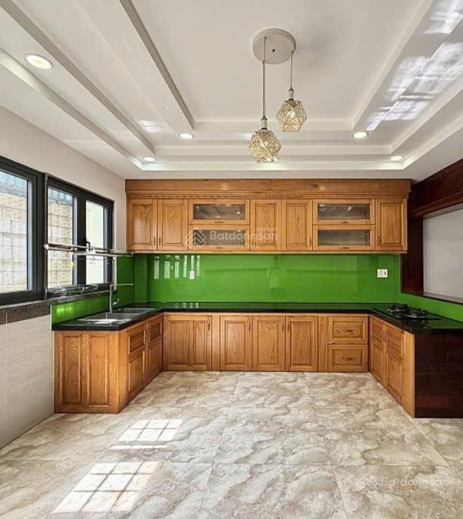 Nhà 4 tầng, ngay ngã tư bốn xã  phan anh  4pn  3wc