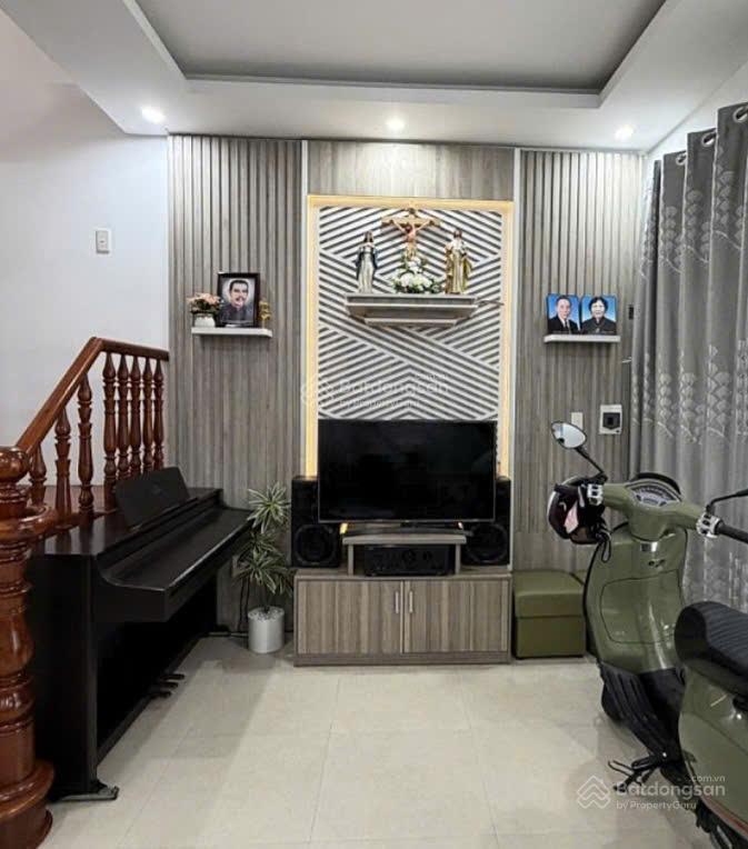 Nhà 2 tầng giá tốt sát mặt tiền  gần aeon tp  5.5x11  chỉ 6,t tl