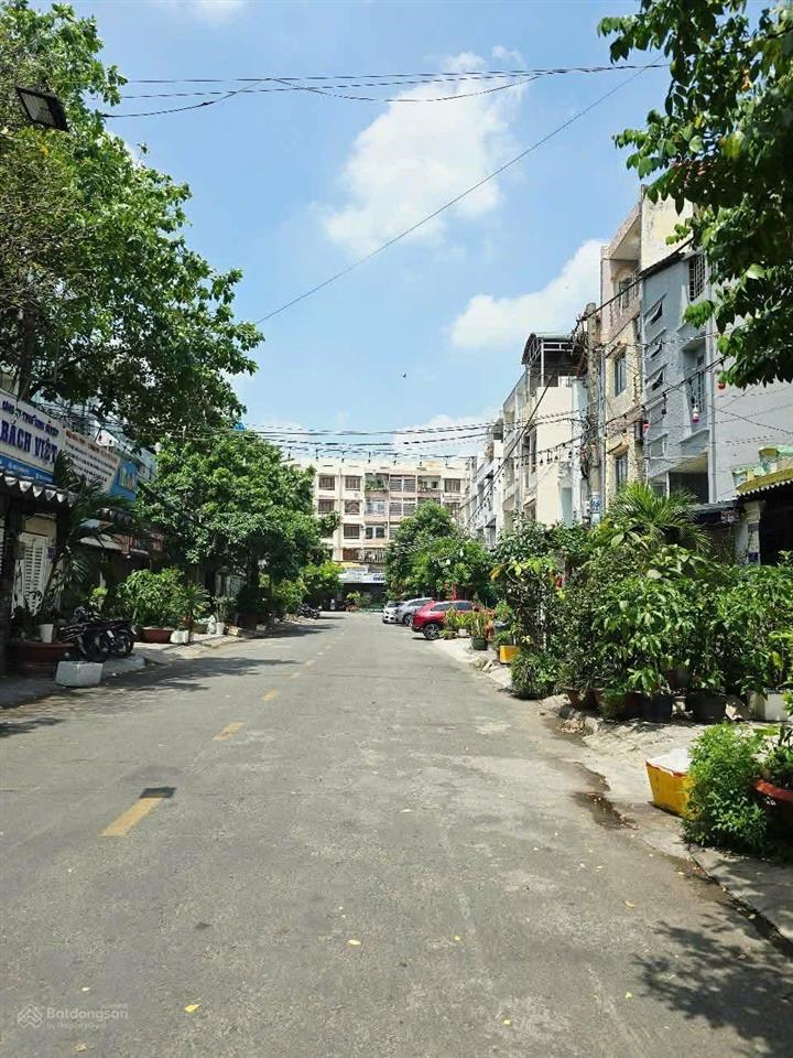 Bán nhà 1 trệt 2 lầu sân thượng 4 phòng ngủ. cách mặt tiền đường lê trọng tấn 20m p. tân phú.